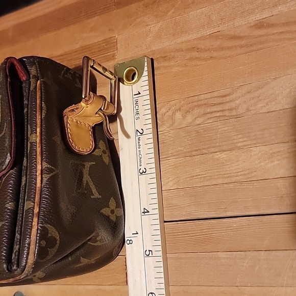 Authentic LOUIS VUITTON Monogram Viva-Cite MM - Picture 12 of 16